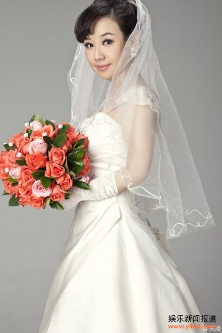 关凌晒婚纱照 将与出品人姬云飞结婚